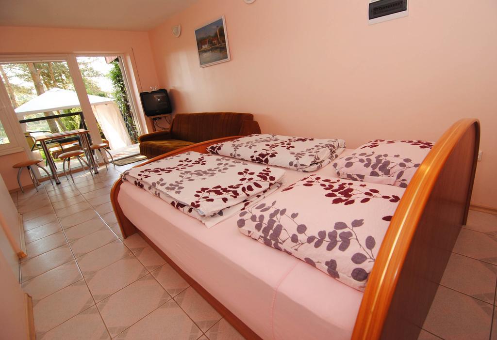 Guesthouse "Nakvyne Pas Zveja" Purvynes Street Nida Eksteriør bilde